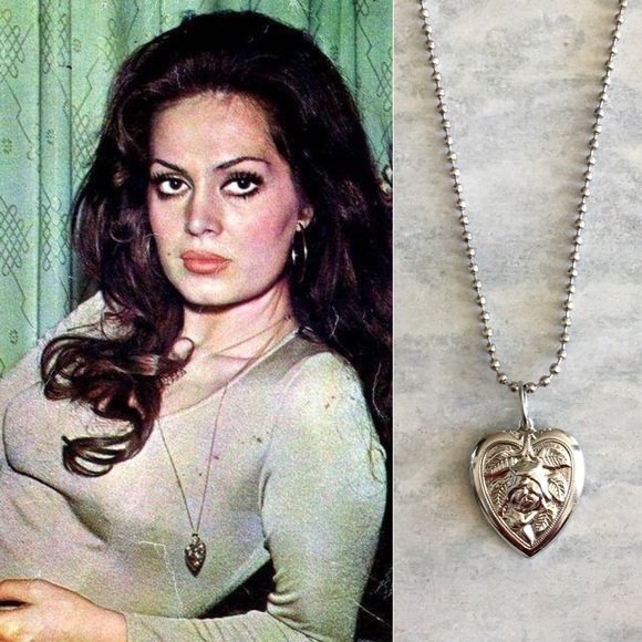 Vintage Jewelry - 💎 / Rose Heart Necklace